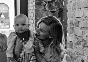Emilia Eriksson med sin bebis